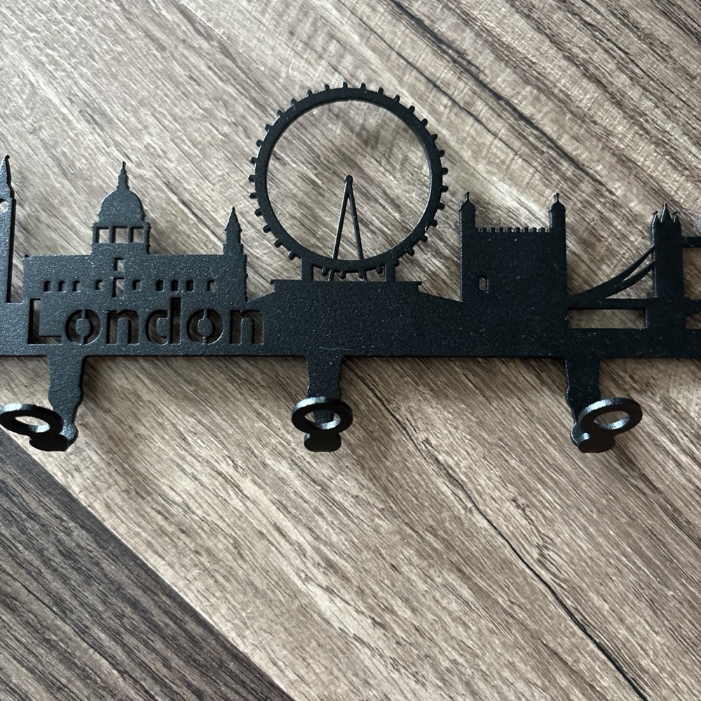London Skyline metal Key Holder for wall. 11.5" long. Souvenir gift - Picture 3 of 8